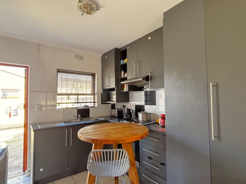 Move-In Ready 2-Bedroom Home with Secure Estate Access & Convenient Location - Photo 1