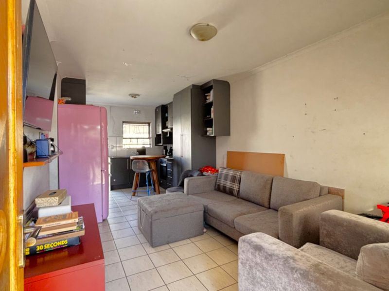 Move-In Ready 2-Bedroom Home with Secure Estate Access & Convenient Location - Photo 5