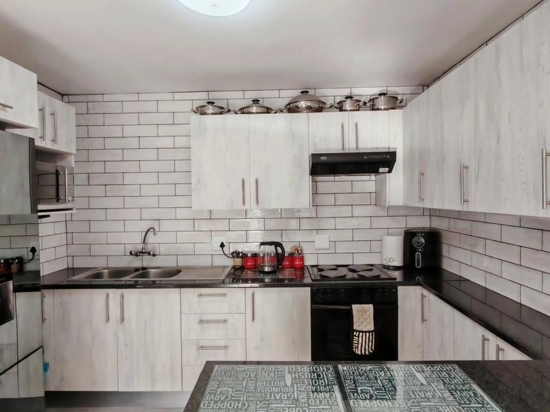 Delightful Coastal Gem, Lock-Up-And-Go Living. - Photo 4