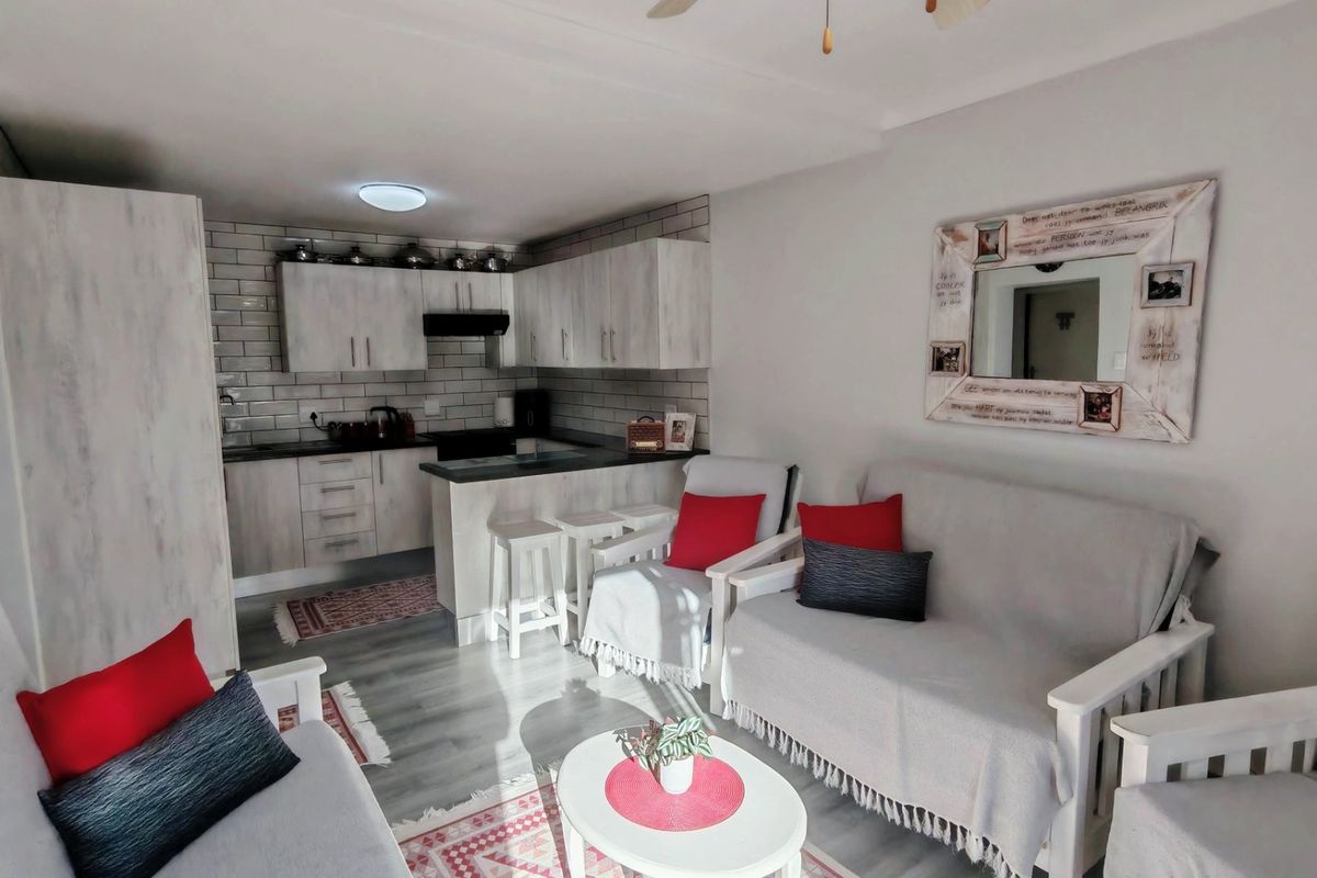Delightful Coastal Gem, Lock-Up-And-Go Living. - Photo 2