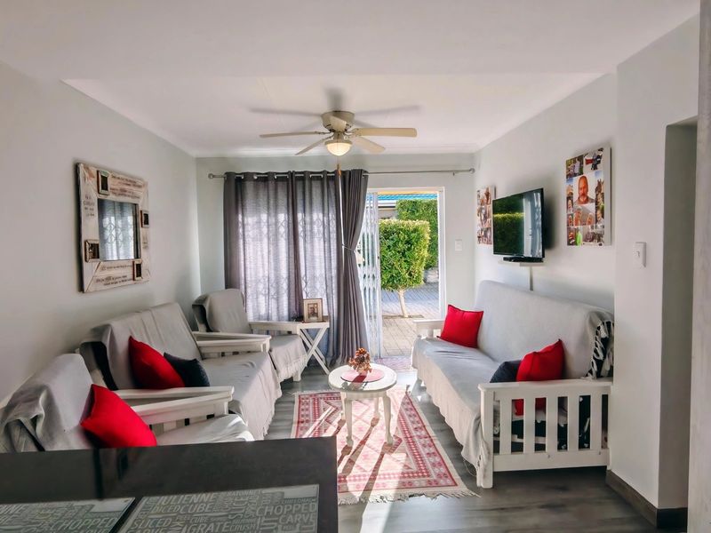 Delightful Coastal Gem, Lock-Up-And-Go Living. - Photo 6