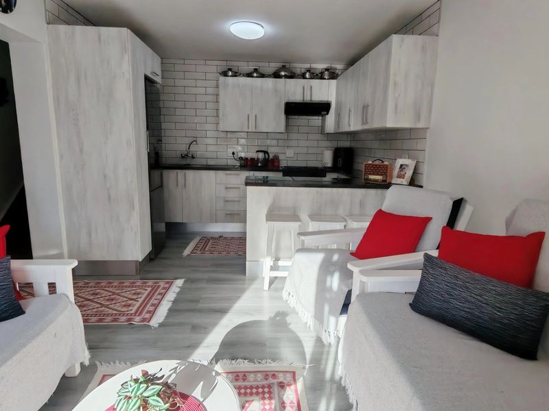 Delightful Coastal Gem, Lock-Up-And-Go Living. - Photo 3