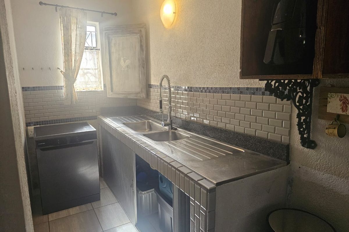EXCLUSIVE MANDATE                       3/4 bedroomed, Income-Generating family home in Aqua Park - Photo 4