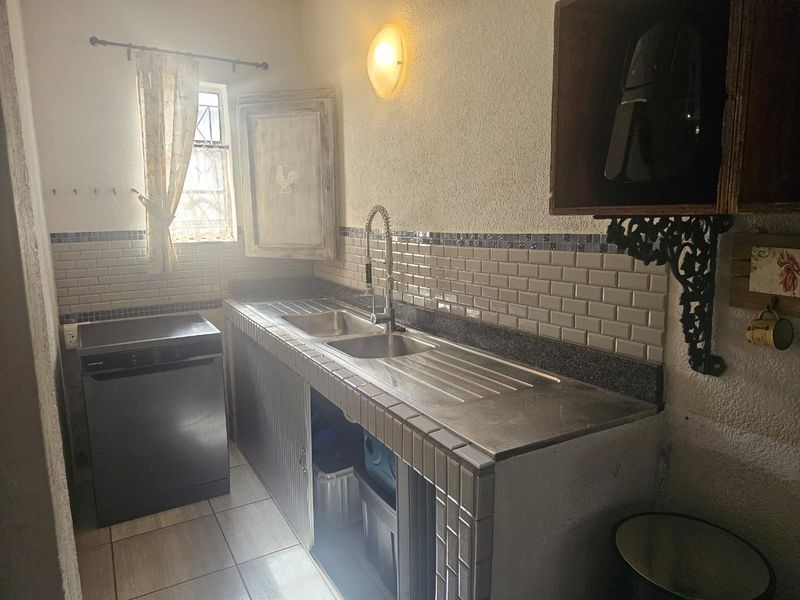 EXCLUSIVE MANDATE                       3/4 bedroomed, Income-Generating family home in Aqua Park - Photo 4