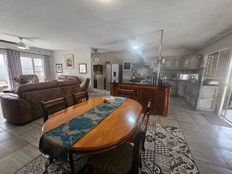 EXCLUSIVE MANDATE                       3/4 bedroomed, Income-Generating family home in Aqua Park - Photo 9