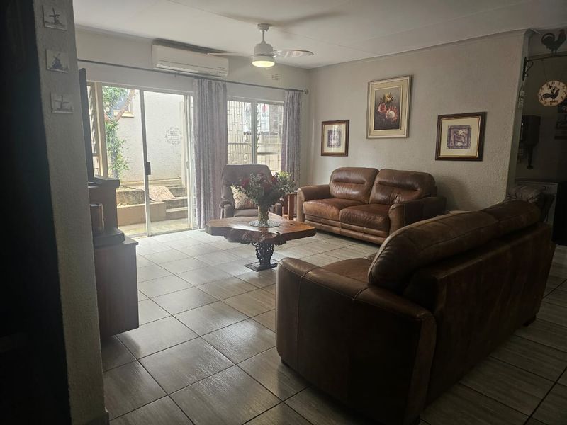 EXCLUSIVE MANDATE                       3/4 bedroomed, Income-Generating family home in Aqua Park - Photo 6
