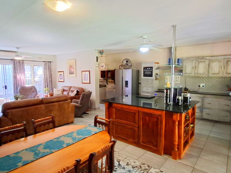 EXCLUSIVE MANDATE                       3/4 bedroomed, Income-Generating family home in Aqua Park - Photo 9