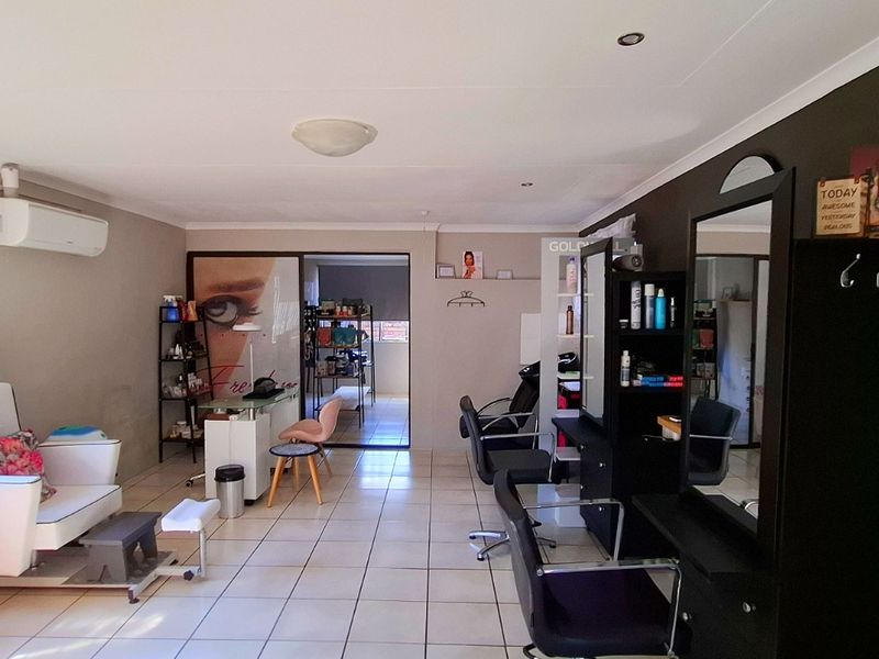 EXCLUSIVE MANDATE                       3/4 bedroomed, Income-Generating family home in Aqua Park - Photo 10