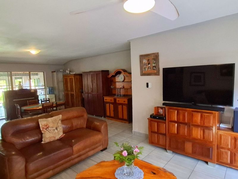 EXCLUSIVE MANDATE                       3/4 bedroomed, Income-Generating family home in Aqua Park - Photo 8
