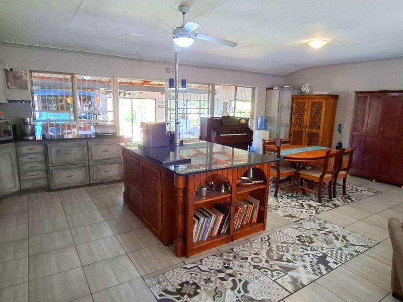EXCLUSIVE MANDATE                       3/4 bedroomed, Income-Generating family home in Aqua Park - Photo 1