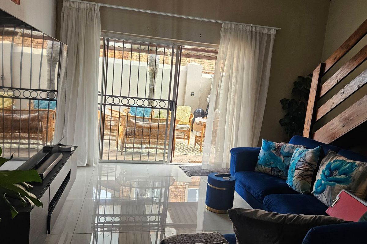 Family-friendly 3-bedroom townhouse - Photo 2