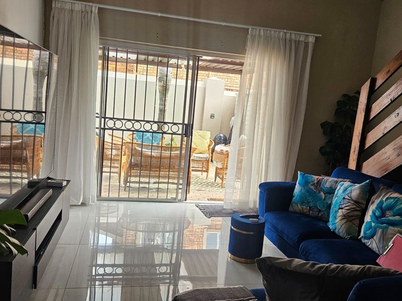 Family-friendly 3-bedroom townhouse - Photo 2