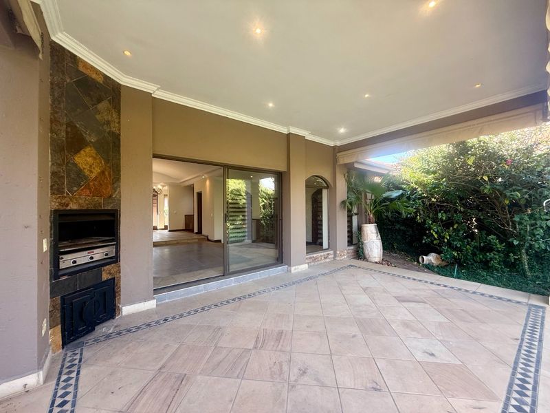 Elegant 4-Bedroom Home with Dam & Golf Course Views | Pecanwood Estate - Photo 10