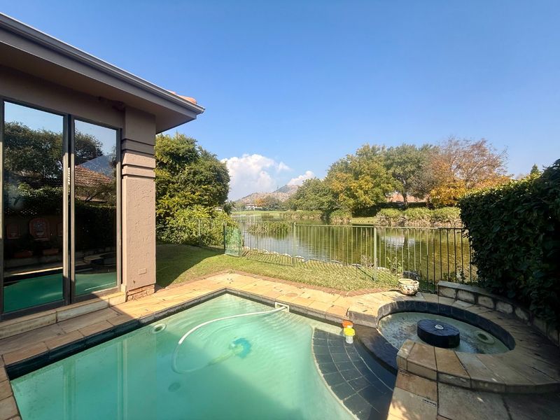 Elegant 4-Bedroom Home with Dam & Golf Course Views | Pecanwood Estate - Photo 8
