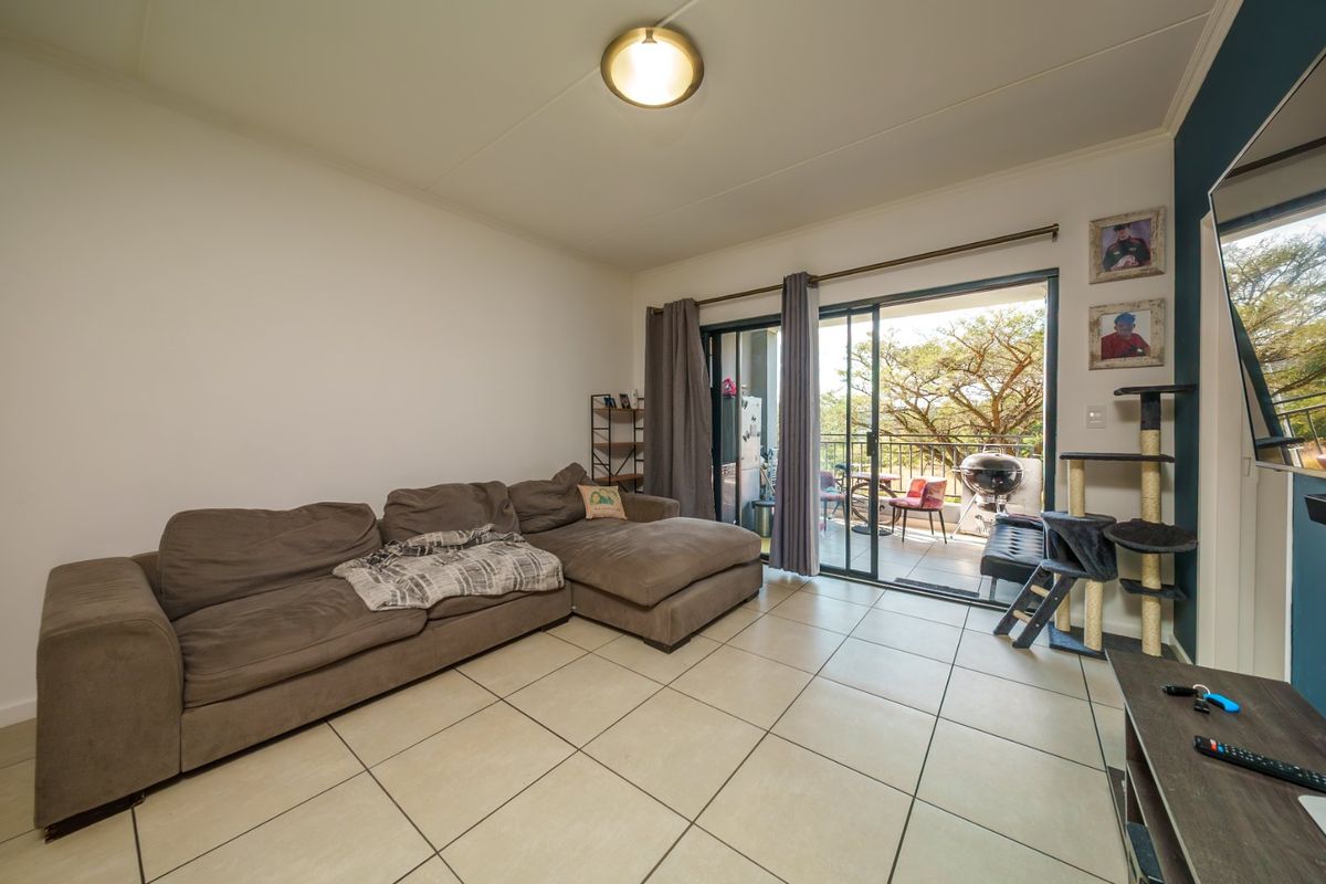 Spacious Apartment with a view - Photo 5