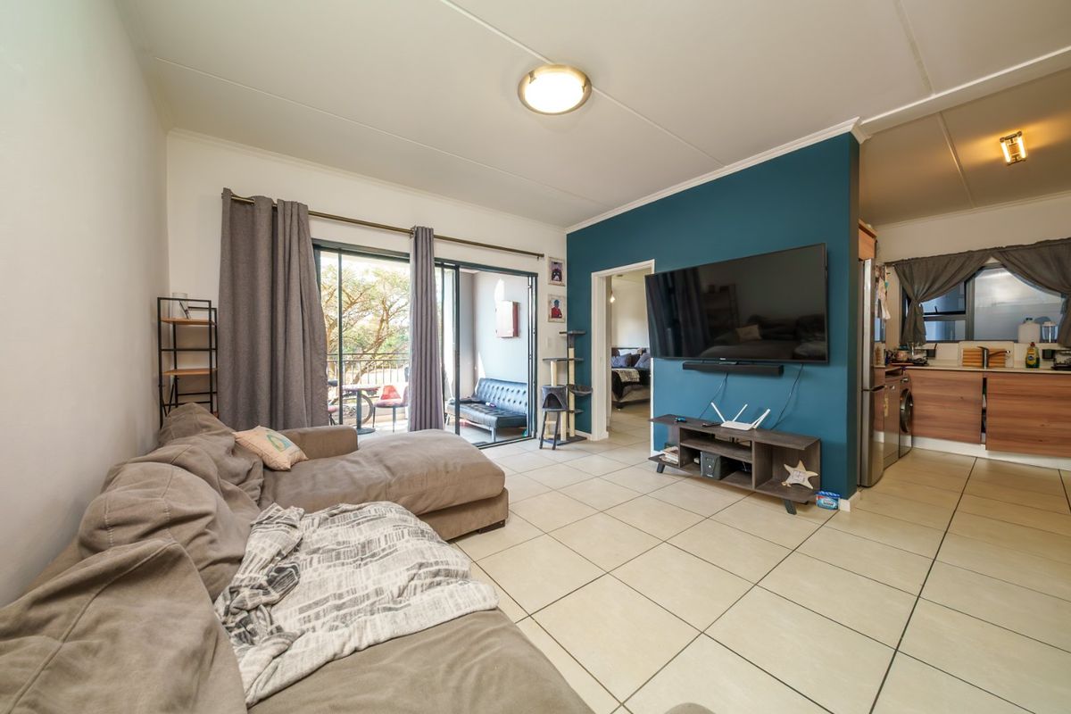 Spacious Apartment with a view - Photo 2