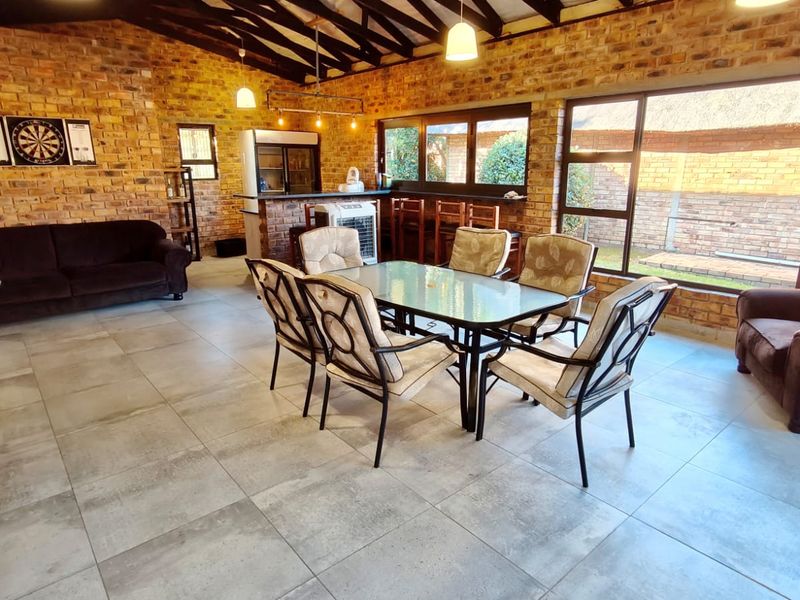 Big Family Home at the Vaaldam - Photo 3