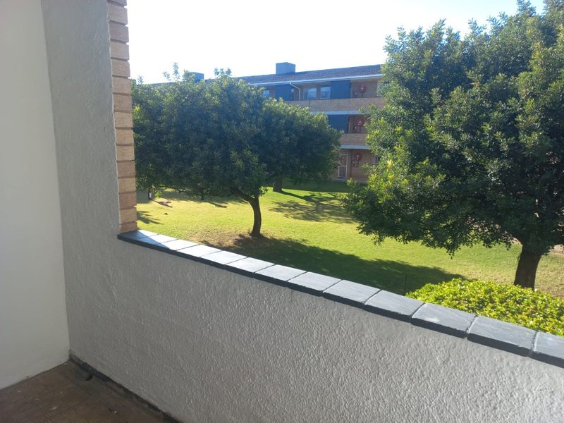 Cosy Garden-View Apartment in Secure Morehill Gardens - Photo 8