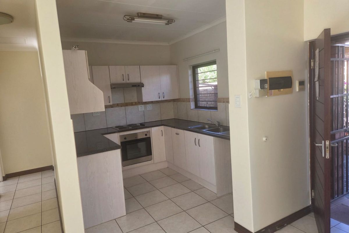 COUNTRY LIFE RETIREMENT VILLAGE FOR OVER 50s - Photo 4