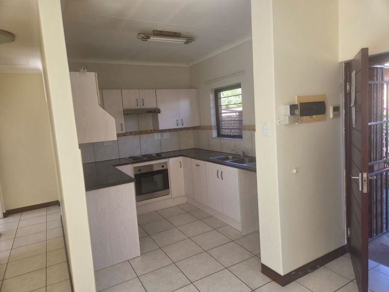 COUNTRY LIFE RETIREMENT VILLAGE FOR OVER 50s - Photo 4