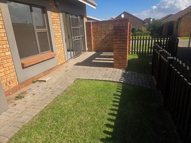 COUNTRY LIFE RETIREMENT VILLAGE FOR OVER 50s - Photo 1