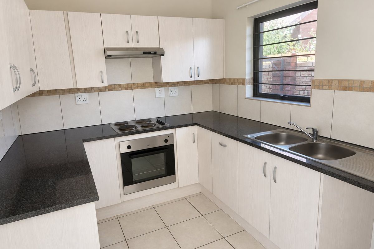 COUNTRY LIFE RETIREMENT VILLAGE FOR OVER 50s - Photo 3