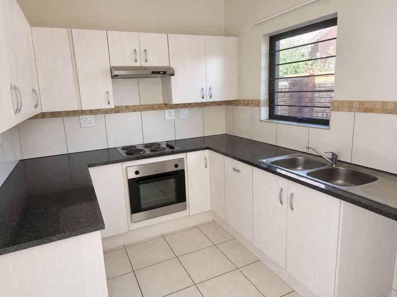 COUNTRY LIFE RETIREMENT VILLAGE FOR OVER 50s - Photo 3