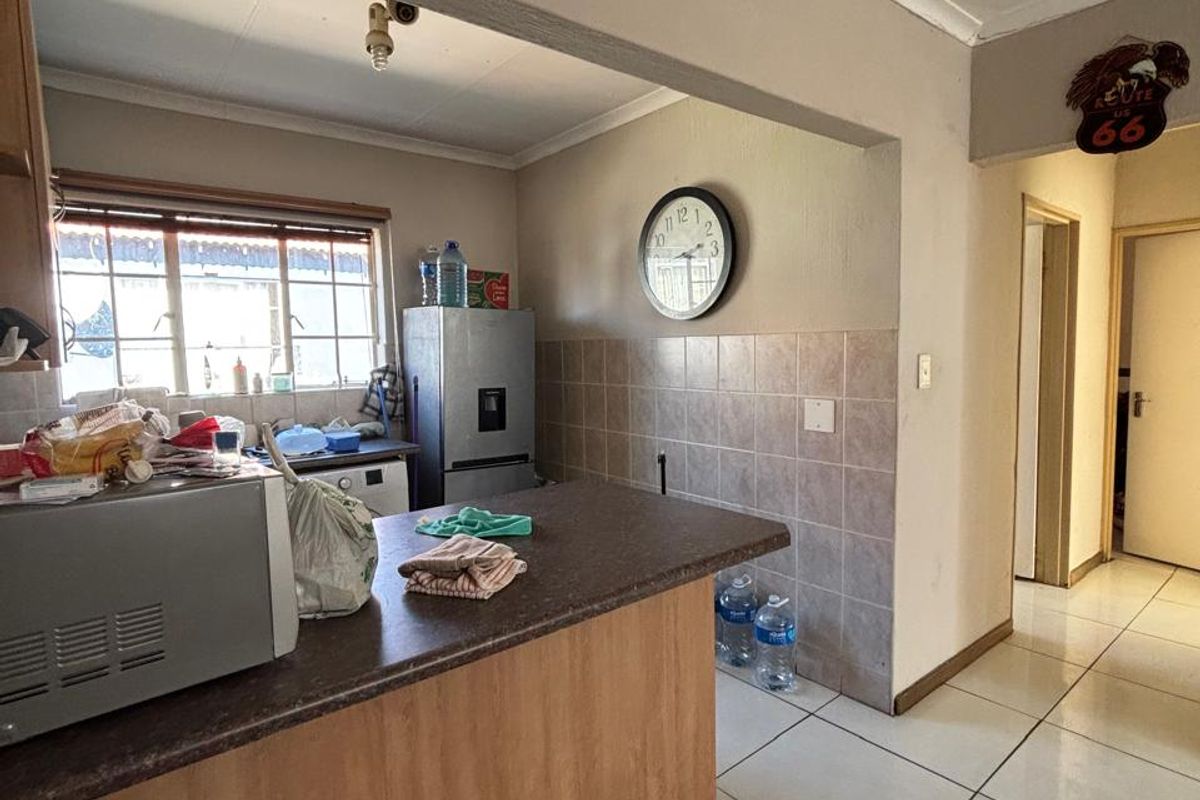 Calling All Investors and First time Buyers ,first floor unit in Northgate - Photo 5