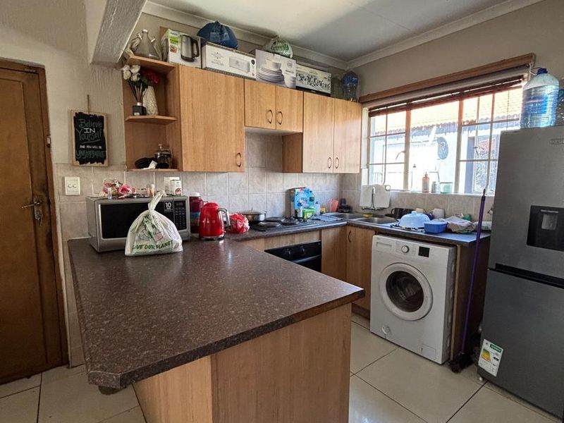 Calling All Investors and First time Buyers ,first floor unit in Northgate - Photo 4