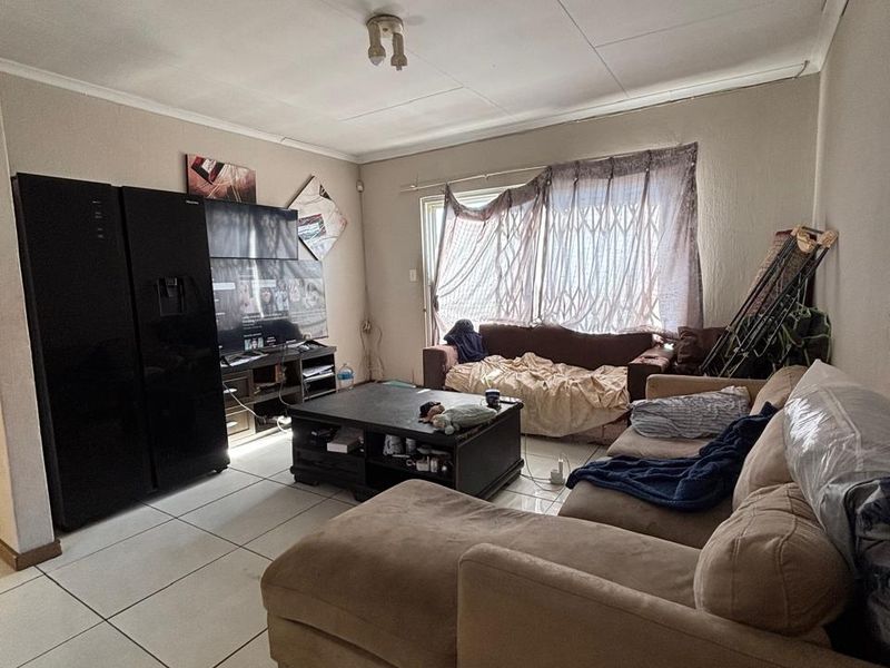 Calling All Investors and First time Buyers ,first floor unit in Northgate - Photo 9