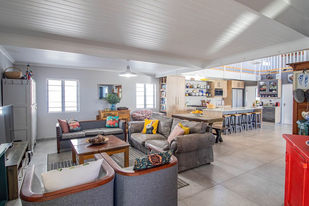 Want to live 100 meters from the beach AND get paid for it? - Photo 2