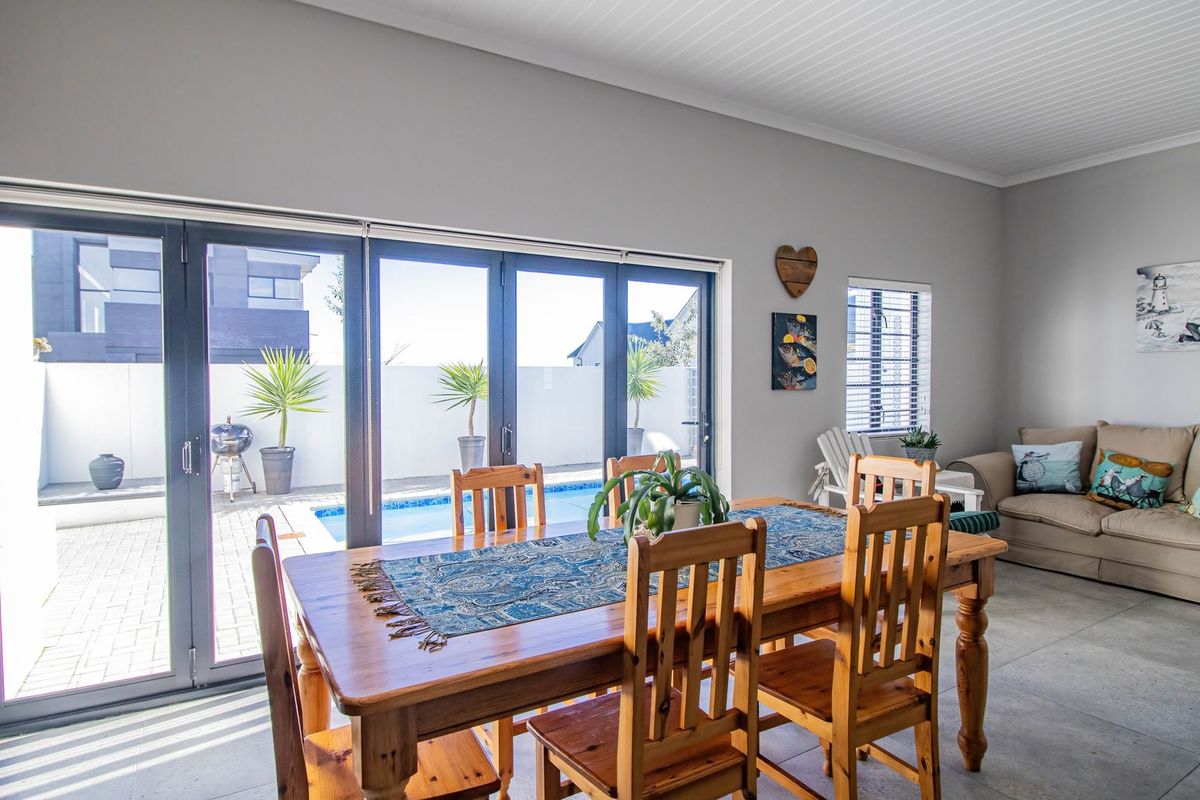 Want to live 100 meters from the beach AND get paid for it? - Photo 4