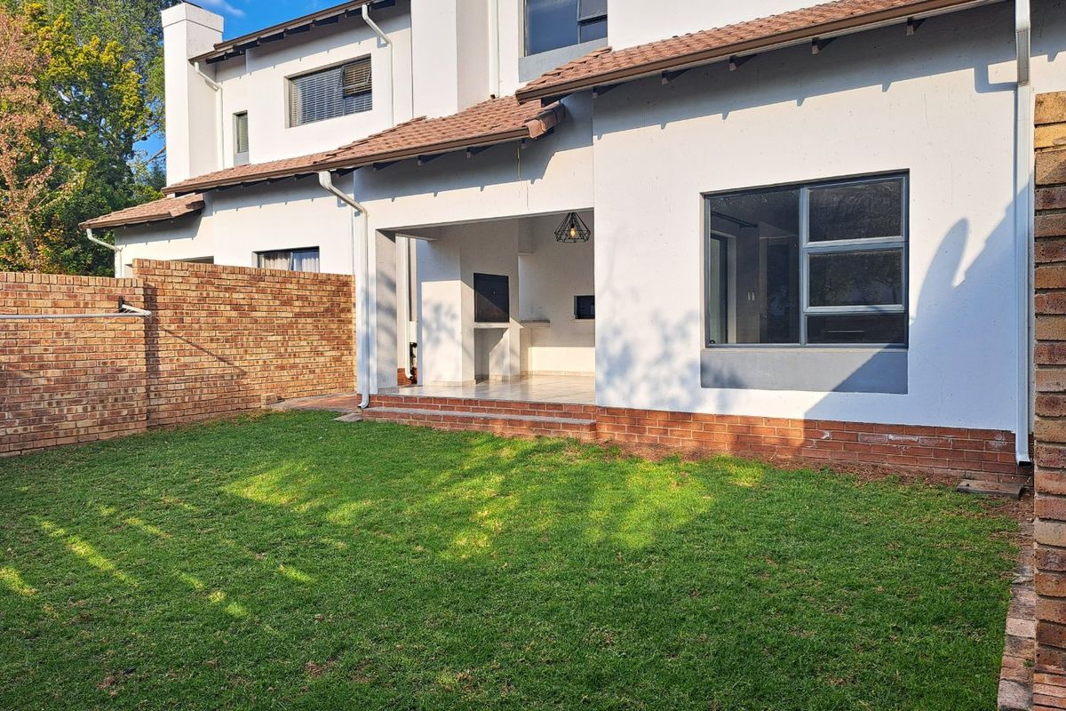 Modern 3 Bedroom Pet Friendly Garden Cluster Home - Photo 2