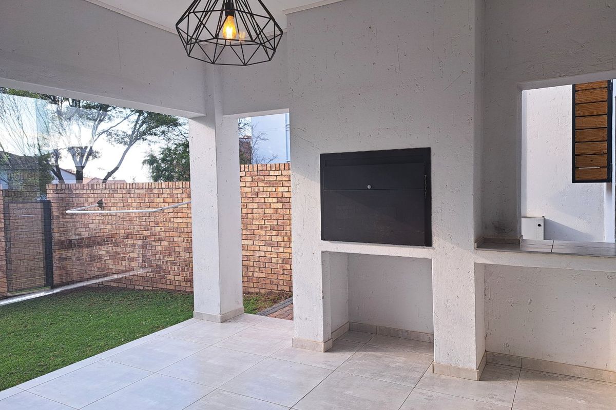 Modern 3 Bedroom Pet Friendly Garden Cluster Home - Photo 5