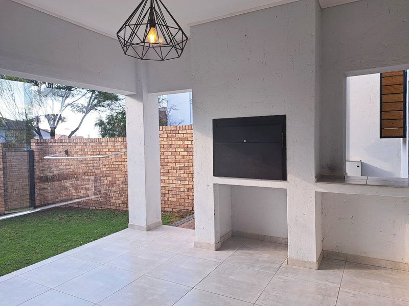 Modern 3 Bedroom Pet Friendly Garden Cluster Home - Photo 5