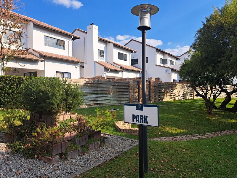 Modern 3 Bedroom Pet Friendly Garden Cluster Home - Photo 1