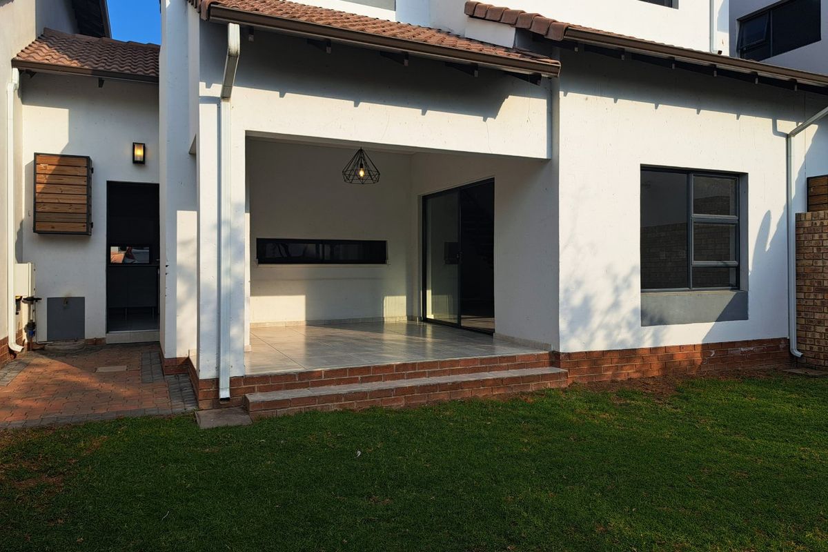 Modern 3 Bedroom Pet Friendly Garden Cluster Home - Photo 4