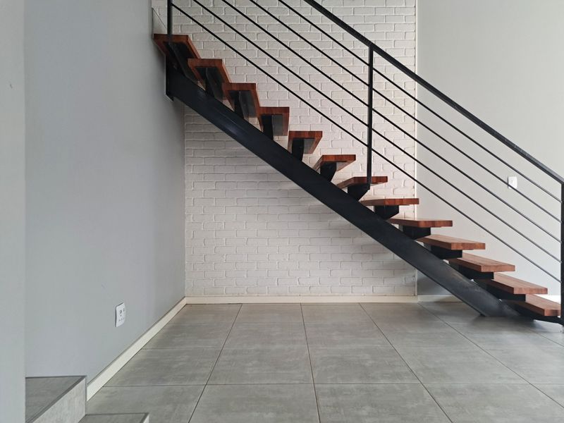 Modern 3 Bedroom Pet Friendly Garden Cluster Home - Photo 9