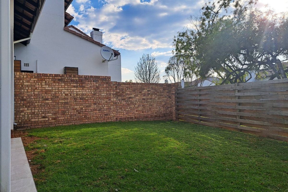 Modern 3 Bedroom Pet Friendly Garden Cluster Home - Photo 3