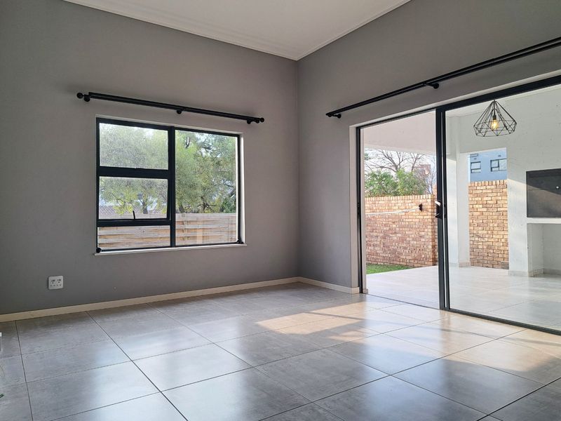 Modern 3 Bedroom Pet Friendly Garden Cluster Home - Photo 6
