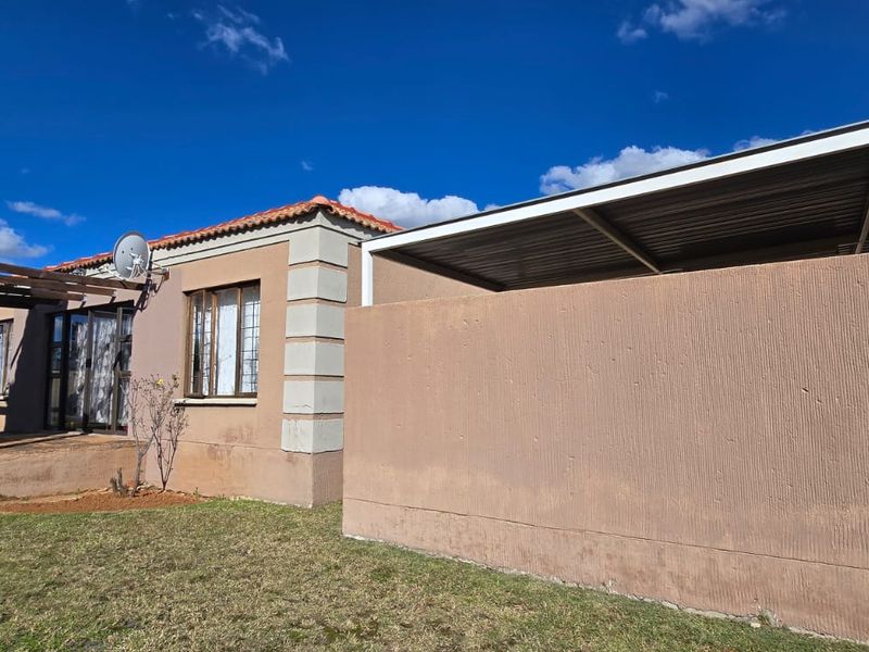 Come enjoy living in this quiet, secure complex in Flamwood after a hard day at the office - Photo 8