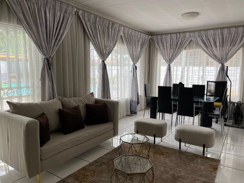FOR SALE!! Modern 3-Bedroom Family Oasis with Pool & Granny Flat - Photo 9
