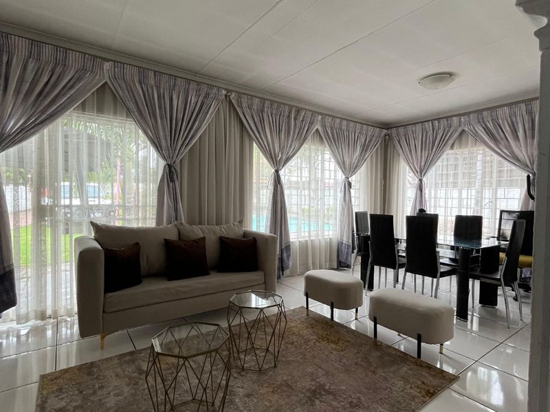 FOR SALE!! Modern 3-Bedroom Family Oasis with Pool & Granny Flat - Photo 8