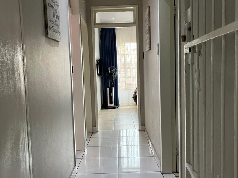 FOR SALE!! Modern 3-Bedroom Family Oasis with Pool & Granny Flat - Photo 7