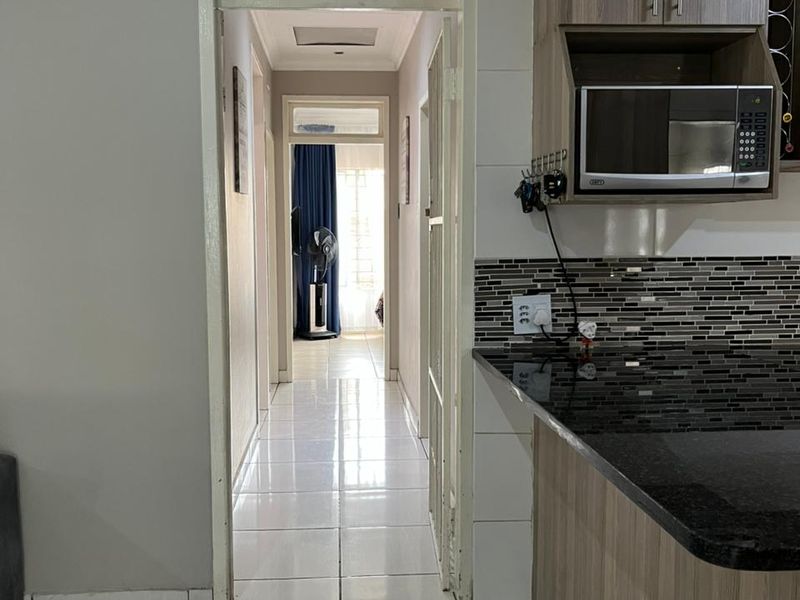 FOR SALE!! Modern 3-Bedroom Family Oasis with Pool & Granny Flat - Photo 6