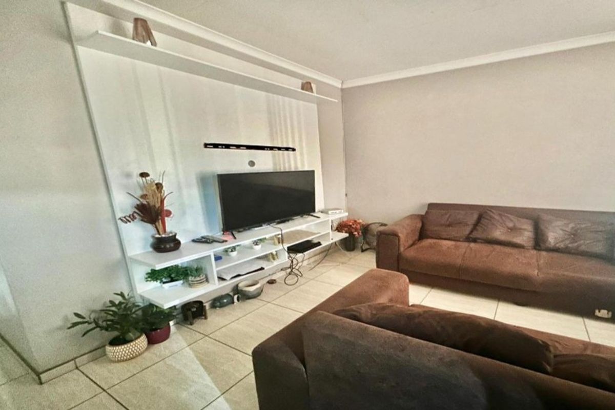 3-Bedroom House for Sale in Clayville – 162m2 - Photo 5
