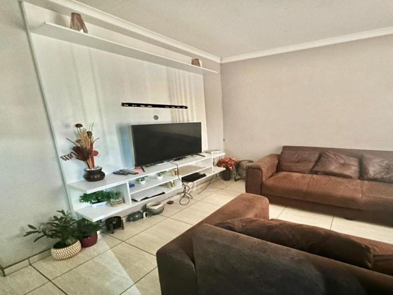 3-Bedroom House for Sale in Clayville – 162m2 - Photo 5