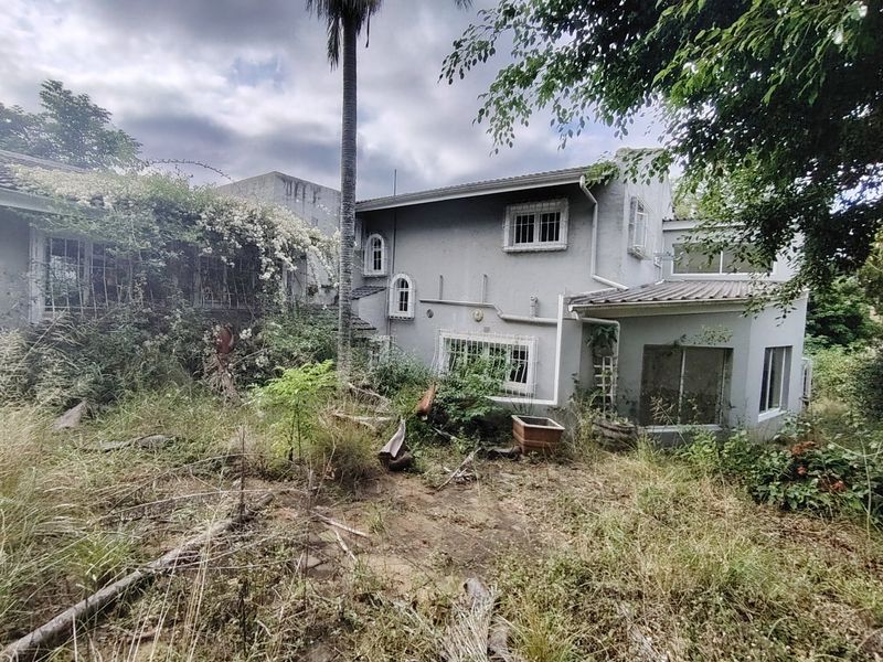 MR538016 MyRoof Dream with us - vandalized property with a lot of potential.  - Photo 2