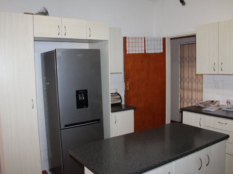 Spacious Family Home with Dual Living Potential in Sought-After Klipdam, Kuils River - Photo 9
