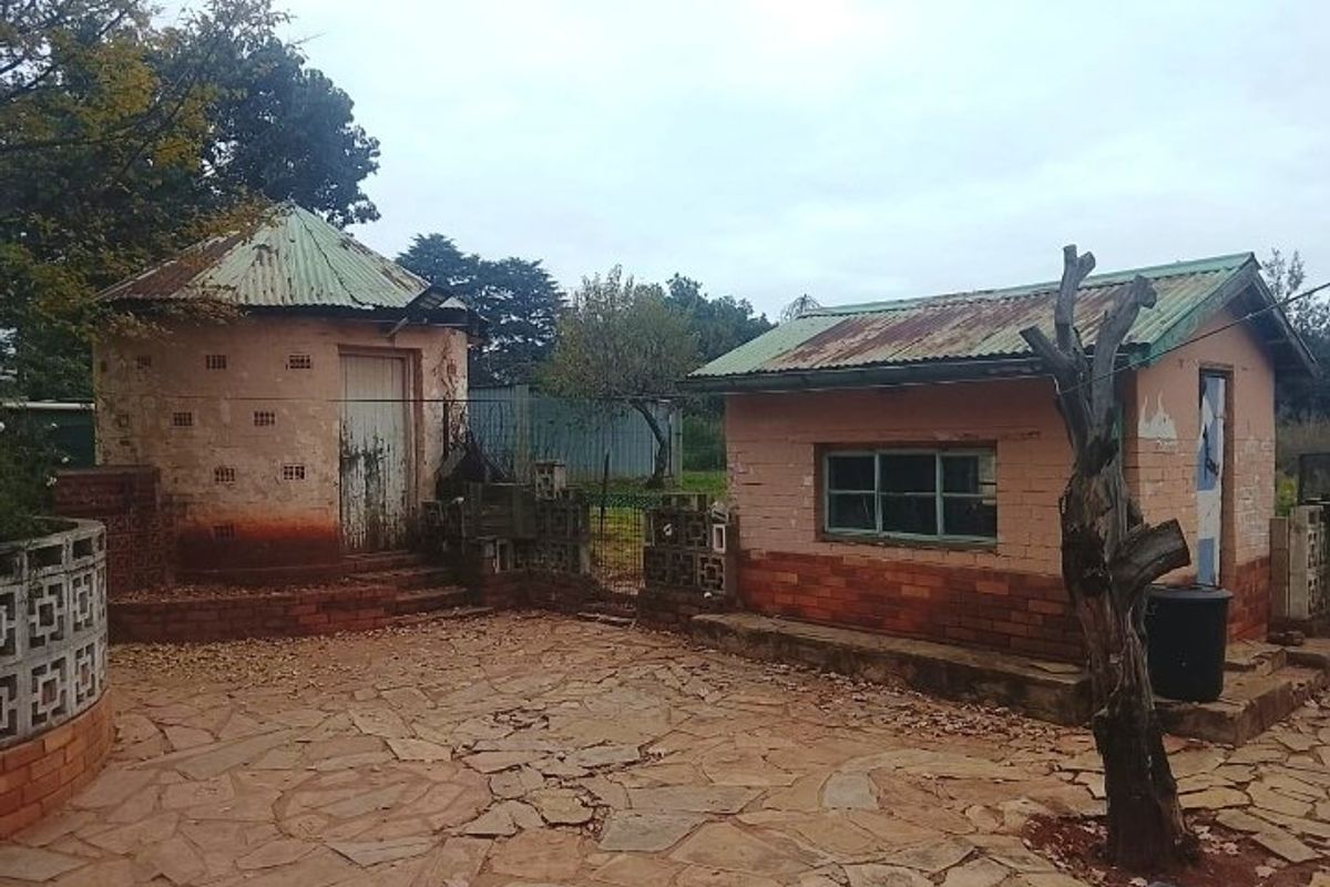 Home with Flatlet on a Large Erf in  Rietkol - Photo 3